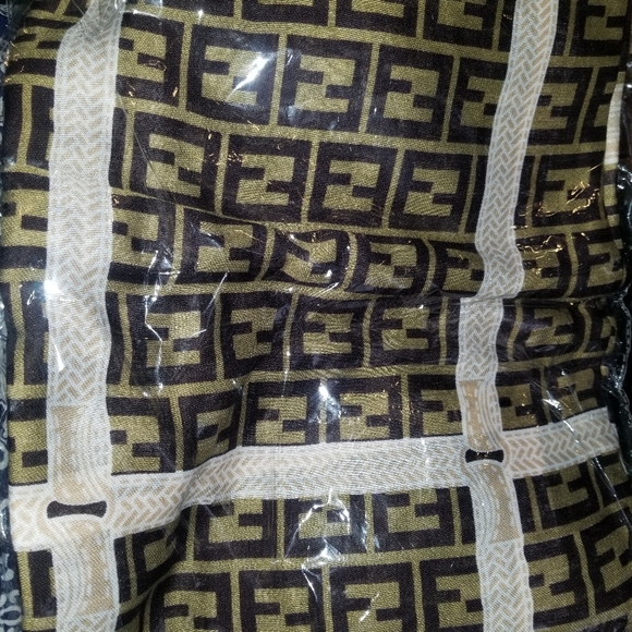 Designer Scarf - Picture 2 of 2